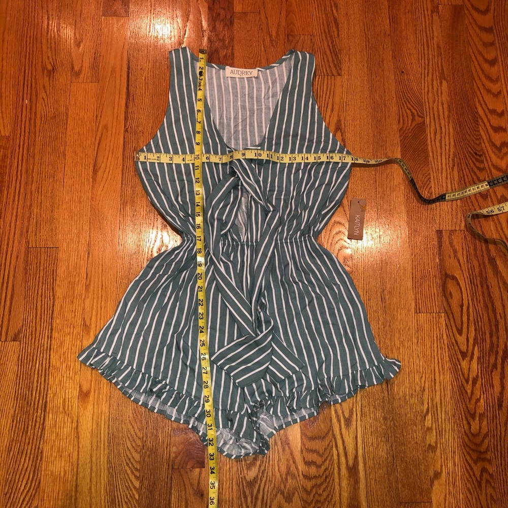 Audrey 3+1 Striped Romper w Bow —NWT - Picture 5 of 8